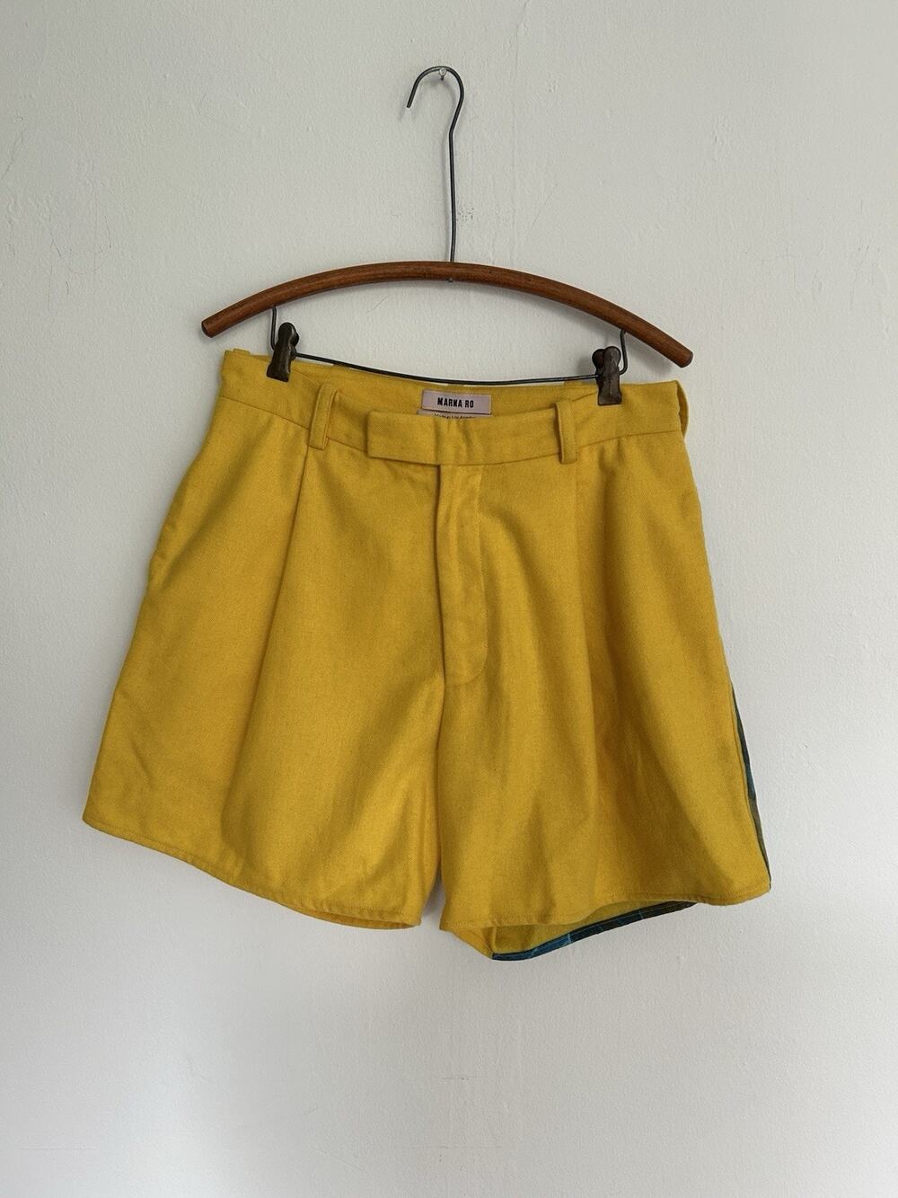 MARNA RO Los Angeles Yellow Wool Pleated Shorts Blue Leaf Print Panel Size 31x5